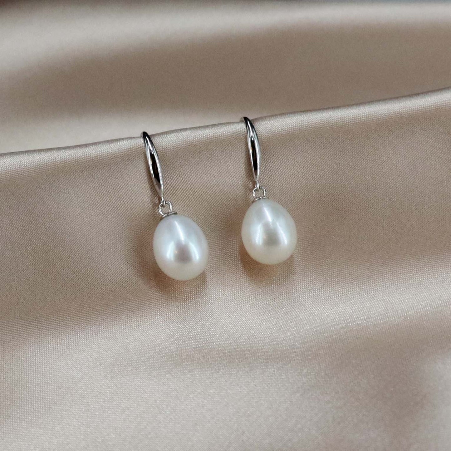 Genuine pearl drop earrings