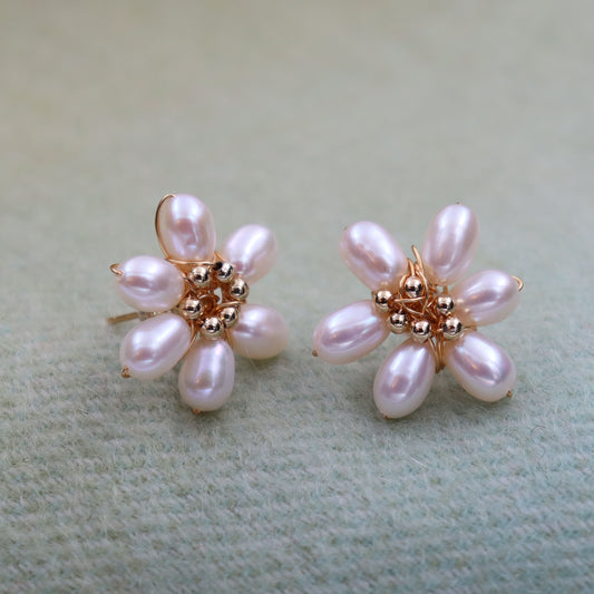 Genuine pearl daisy stud earrings
