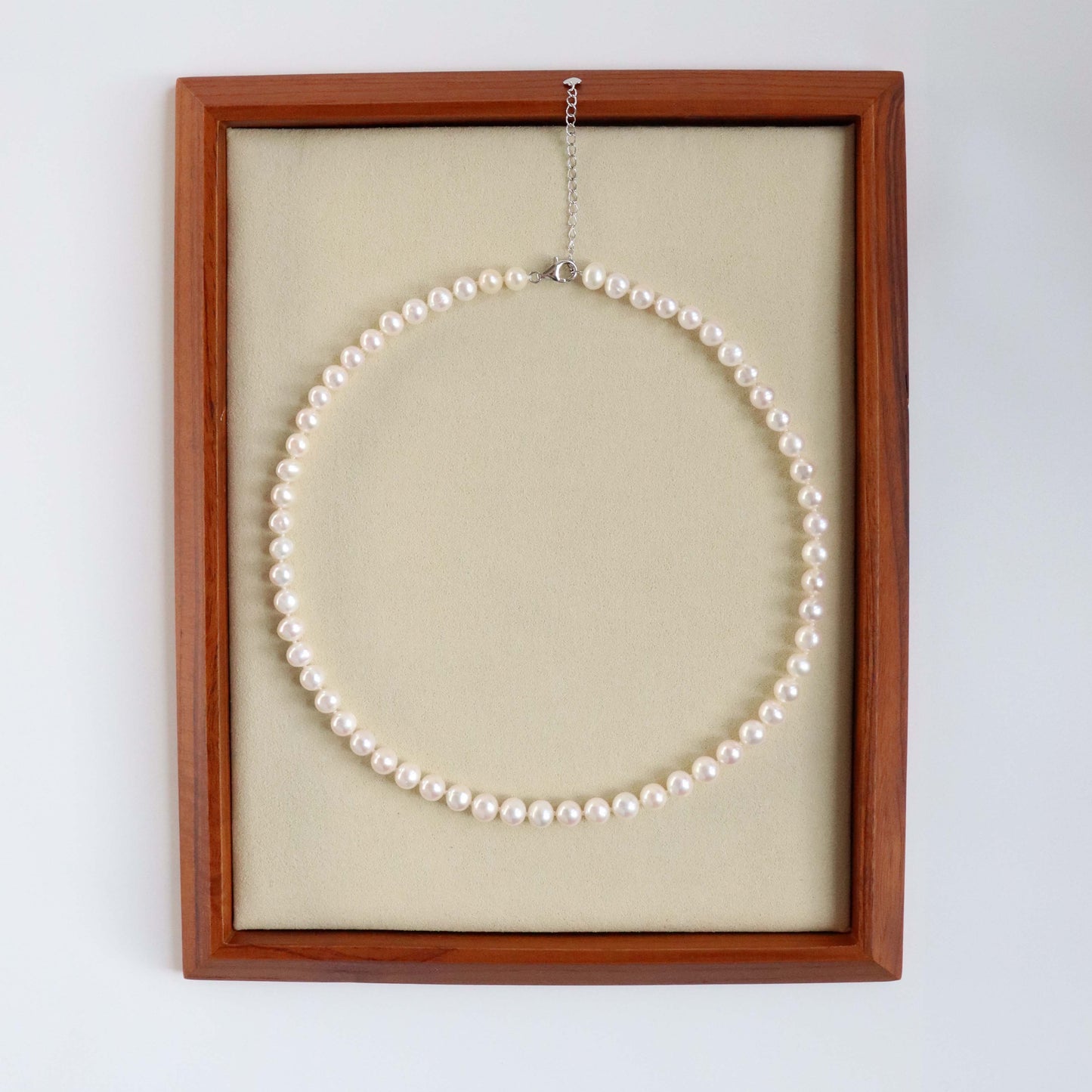 Luxury pearl necklace